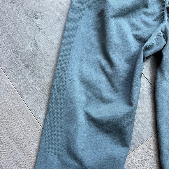 Aurola Seamless Scrunch Legging 7/8 length Colour Eucalyptus Small - Picture 4 of 5